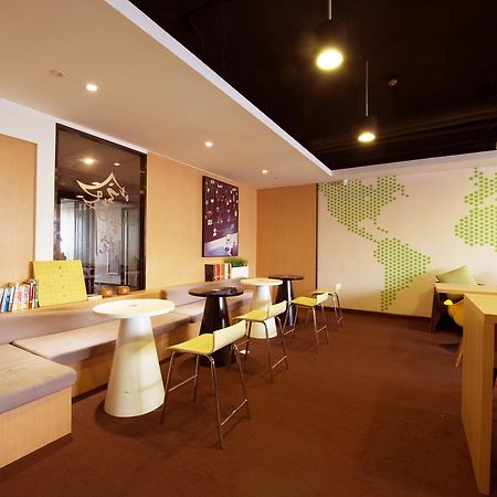 Iu Hotel Urumqi Shinianzi Bus Station Экстерьер фото