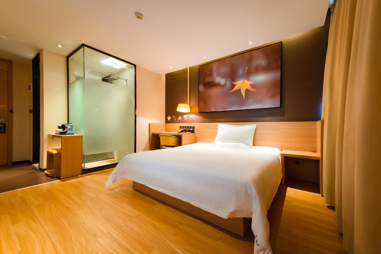 Iu Hotel Urumqi Shinianzi Bus Station Экстерьер фото